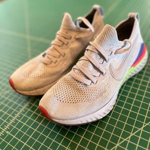Womens Nike Epic React Flyknit running shoes. Gray size 7.5